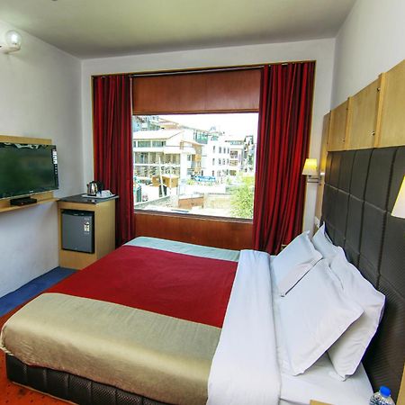 Holiday Plaza 호텔 Srīnagar 외부 사진