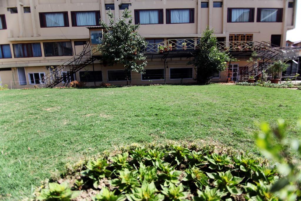Holiday Plaza 호텔 Srīnagar 외부 사진