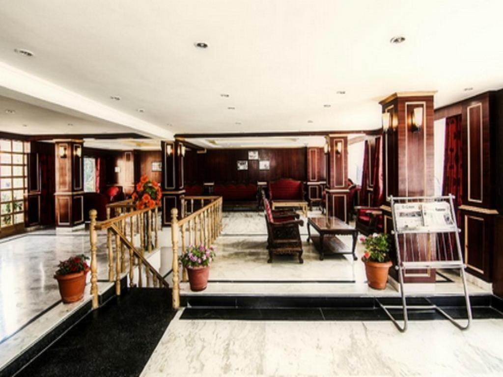 Holiday Plaza 호텔 Srīnagar 외부 사진