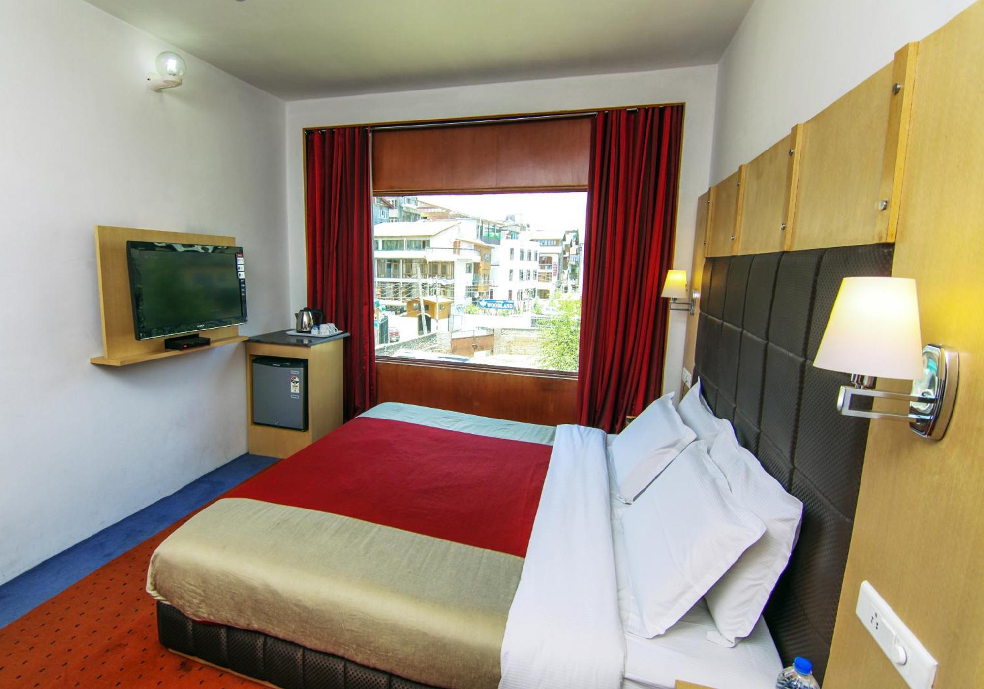 Holiday Plaza 호텔 Srīnagar 외부 사진